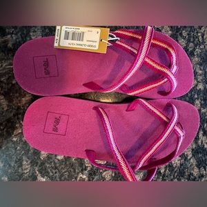 Youth Teva size 6 boysenberry flip flop. Brand new